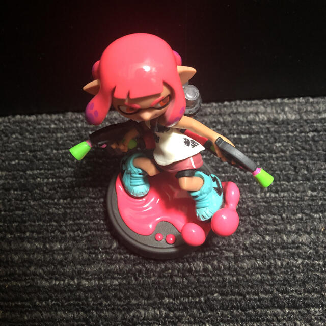 スプラトゥーン　amiibo アミーボ　ガール　ネオンピンク エンタメ/ホビーのフィギュア(ゲームキャラクター)の商品写真