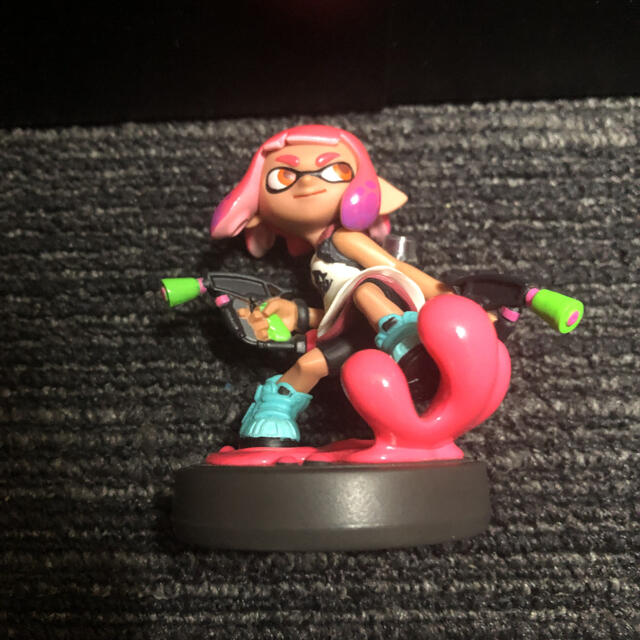 スプラトゥーン　amiibo アミーボ　ガール　ネオンピンク エンタメ/ホビーのフィギュア(ゲームキャラクター)の商品写真