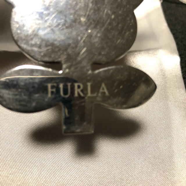 Furla(フルラ)のフルラ花モチーフキーホルダー レディースのファッション小物(キーホルダー)の商品写真