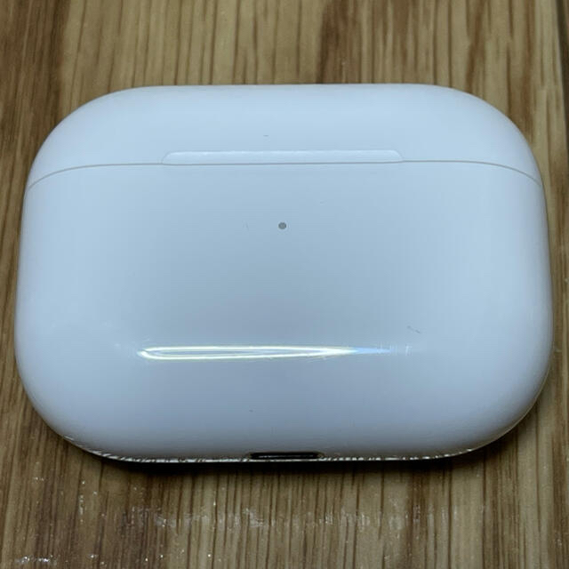 Apple(アップル)の【美品】【正規品】Apple Air Pods Pro エアーポッズ　プロ スマホ/家電/カメラのオーディオ機器(ヘッドフォン/イヤフォン)の商品写真