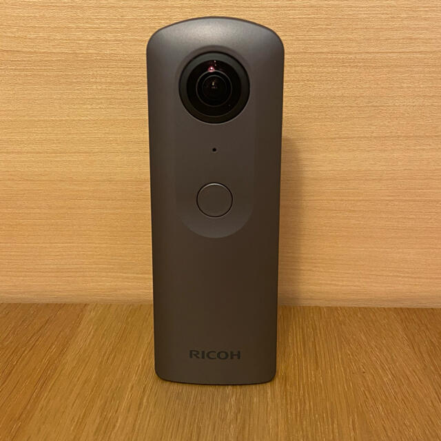 RICOH(リコー)のRICOH THETA Ⅴ スマホ/家電/カメラのカメラ(コンパクトデジタルカメラ)の商品写真