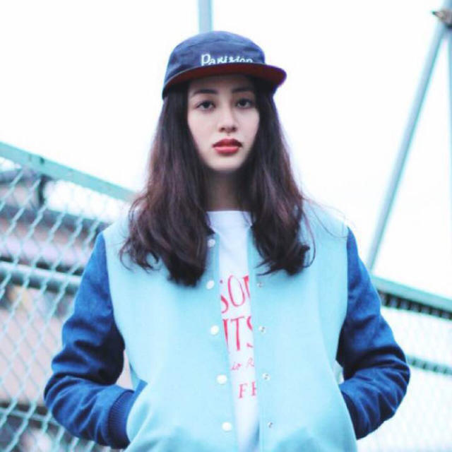 MAISON KITSUNE'(メゾンキツネ)の美品 メゾンキツネ newera ジェットキャップ レディースの帽子(キャップ)の商品写真