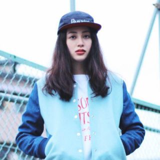 メゾンキツネ(MAISON KITSUNE')の美品 メゾンキツネ newera ジェットキャップ(キャップ)