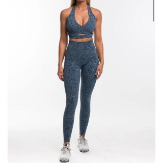 ルルレモン(lululemon)のエクト ECHT Flock レギンス ＆ スポーツブラ S　豹柄　セットアップ(トレーニング用品)