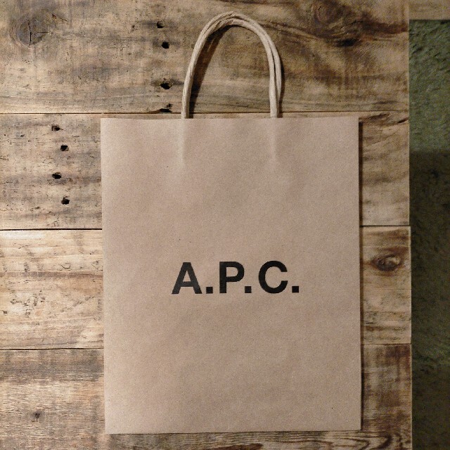 A.P.C(アーペーセー)のA.P.C. 紙袋　ショップバック レディースのバッグ(ショップ袋)の商品写真