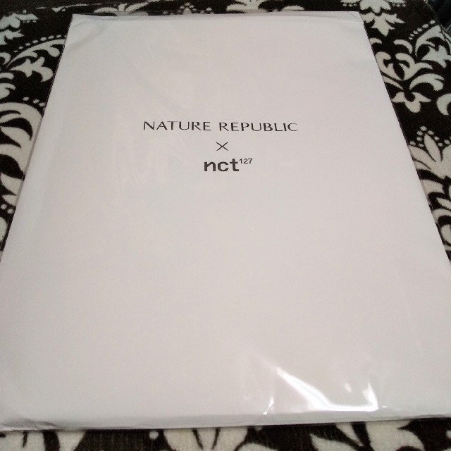 NATURE REPUBLIC(ネイチャーリパブリック)のネイチャーリパブリック NCT127  非売品 写真集 新品 未開封  ① エンタメ/ホビーのCD(K-POP/アジア)の商品写真