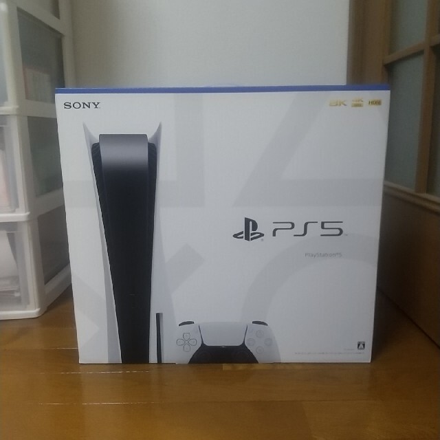 SONY(ソニー)のPlayStation5  PS5  本体  CFI-1000A01  未開封品 エンタメ/ホビーのゲームソフト/ゲーム機本体(家庭用ゲーム機本体)の商品写真