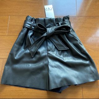 ザラ(ZARA)のレザーハイウェストショーパン(ショートパンツ)