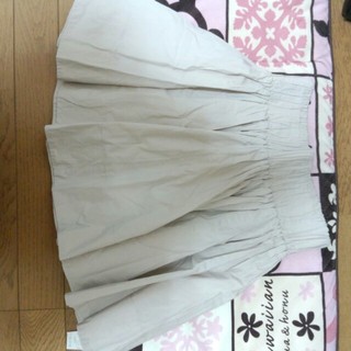 白スカート(ひざ丈スカート)