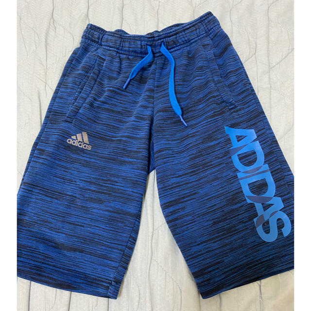 adidas(アディダス)のadidas ハーフパンツ130 キッズ/ベビー/マタニティのキッズ服男の子用(90cm~)(パンツ/スパッツ)の商品写真