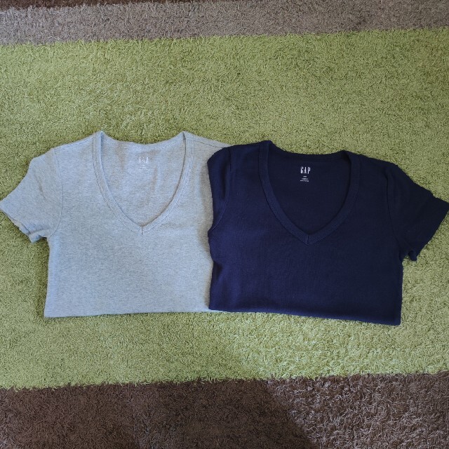 GAP(ギャップ)の専用!ナチュラルビューティースカート&ギャップ　Tシャツ２枚セット レディースのトップス(Tシャツ(半袖/袖なし))の商品写真