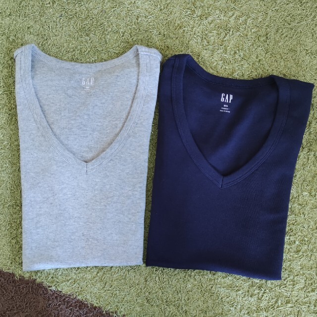 GAP(ギャップ)の専用!ナチュラルビューティースカート&ギャップ　Tシャツ２枚セット レディースのトップス(Tシャツ(半袖/袖なし))の商品写真
