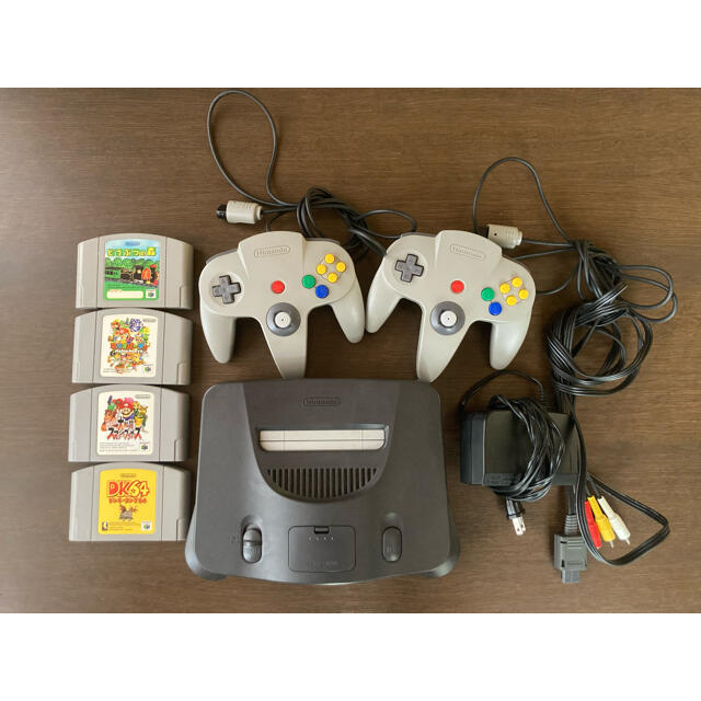 NINTENDO64 本体とカセット