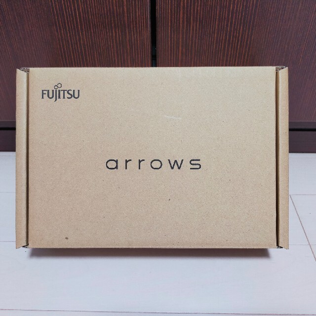 富士通(フジツウ)の【本体なし】FUJITSU（富士通）arrows RM02 箱＋付属品 スマホ/家電/カメラのスマホアクセサリー(その他)の商品写真