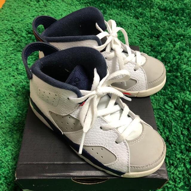 NIKE(ナイキ)のNIKE JORDAN 6 RETRO 16cm キッズ/ベビー/マタニティのキッズ靴/シューズ(15cm~)(スニーカー)の商品写真