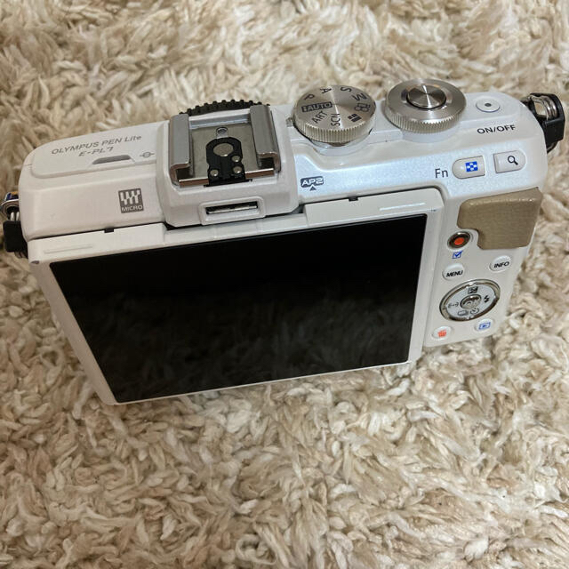 OLYMPUS(オリンパス)のOLYMPUS PEN LITE E-PL7 スマホ/家電/カメラのカメラ(デジタル一眼)の商品写真