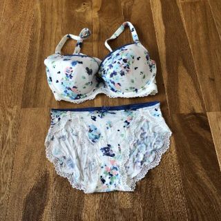KID BLUE(ブラ&ショーツセット)のフリマアイテム一覧 KID BLUE(ブラ&ショーツセット)のフリマアイテム一覧