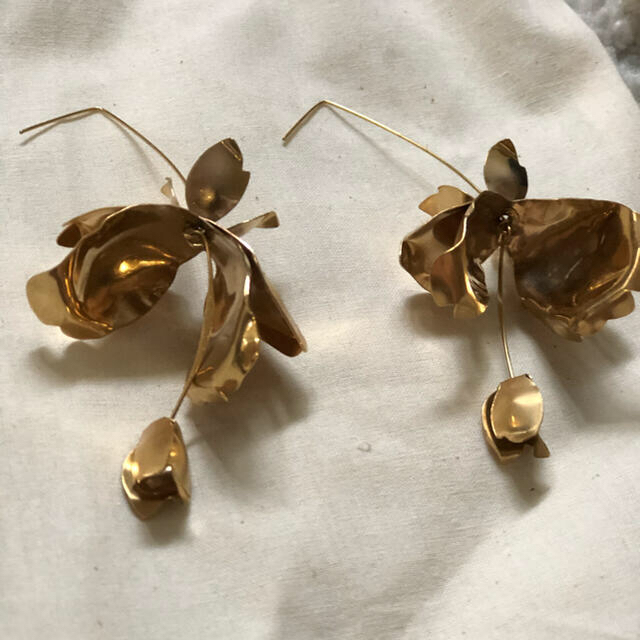 エービーエリー MAGNOLIA STEM DROP ピアス 1baf405172ee067631712c094d8578