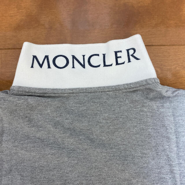 MONCLER(モンクレール)のモンクレール  140 ポロシャツ　10A  グレー　パンツ　に合わせ キッズ/ベビー/マタニティのキッズ服男の子用(90cm~)(Tシャツ/カットソー)の商品写真