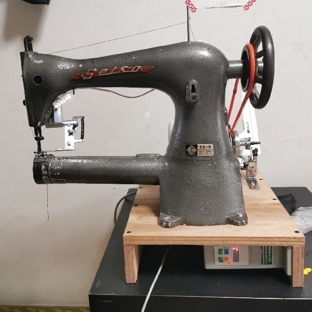 セイコー TE-5 卓上 腕ミシン サーボモーター 工業用ミシン | フリマアプリ ラクマ
