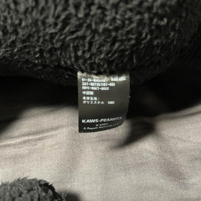 SNOOPY(スヌーピー)のUNIQLO KAWS SNOOPY BLACK S M エンタメ/ホビーのおもちゃ/ぬいぐるみ(ぬいぐるみ)の商品写真