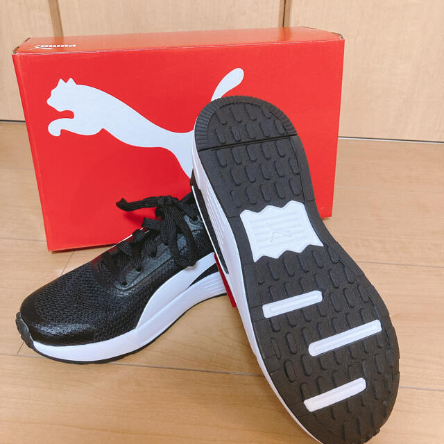 PUMA(プーマ)の新品未使用　プーマ　PUMA キッズ　スニーカー　シューズ キッズ/ベビー/マタニティのキッズ靴/シューズ(15cm~)(スニーカー)の商品写真