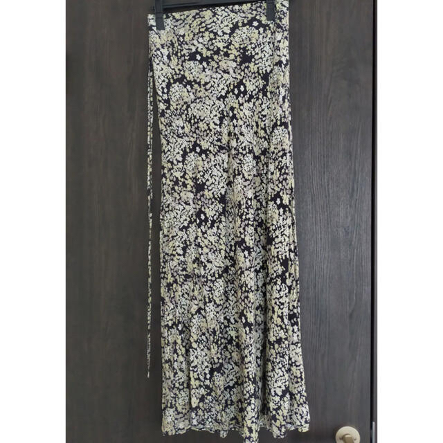 Mila Owen(ミラオーウェン)のミラオーウェン マーメイド花柄ナロースカート フレア 花柄 マーメイド レディースのスカート(ロングスカート)の商品写真