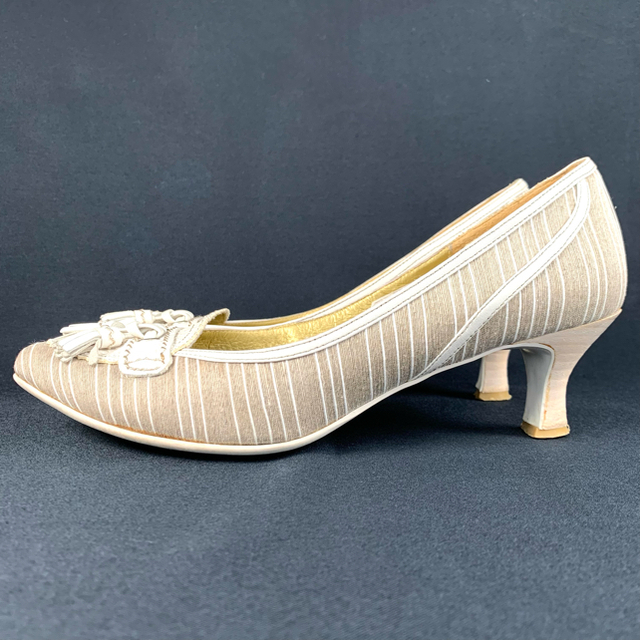REGAL(リーガル)のリーガル REGAL パンプス タッセル付き バイカラー ローヒール レディースの靴/シューズ(ハイヒール/パンプス)の商品写真