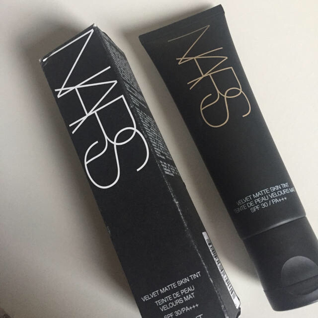 NARS(ナーズ)のNARS ベルベットマットスキンティント 6521 コスメ/美容のベースメイク/化粧品(ファンデーション)の商品写真