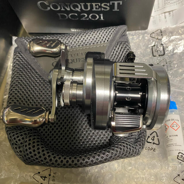 SHIMANO(シマノ)の美品　シマノ　19カルカッタコンクエストDC201 左ハンドル　ノーマルギア スポーツ/アウトドアのフィッシング(リール)の商品写真