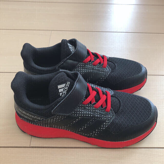 adidas(アディダス)のセール開催♪ 美品 adidas シューズ キッズ ランニングシューズ 20cm キッズ/ベビー/マタニティのキッズ靴/シューズ(15cm~)(スニーカー)の商品写真