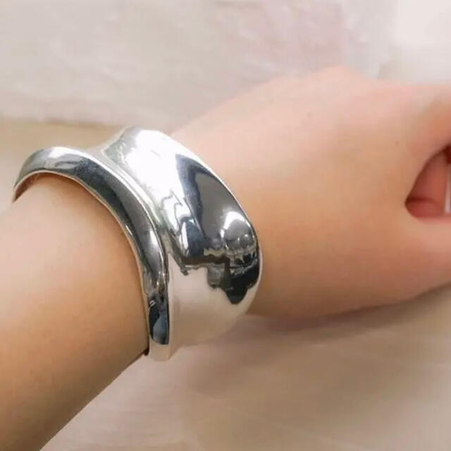 TODAYFUL(トゥデイフル)のナッシングアンドアザーズ　Edge Bangle レディースのアクセサリー(ブレスレット/バングル)の商品写真