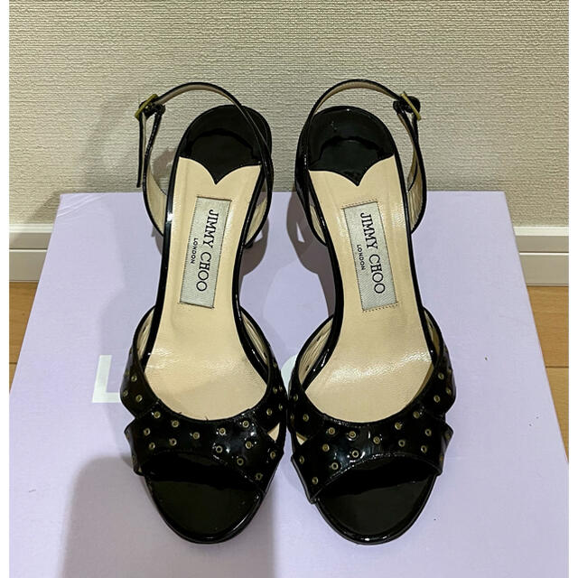 JIMMY CHOO(ジミーチュウ)の【美品】JIMMY CHOOジミーチュウ スタッズ ハトメ エナメル サンダル黒 レディースの靴/シューズ(サンダル)の商品写真