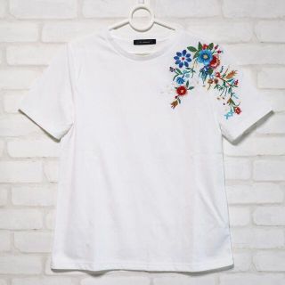 【新品タグ付き】 刺繍 Tシャツ カットソー ホワイト(Tシャツ(半袖/袖なし))