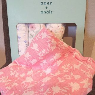 エイデンアンドアネイ(aden+anais)のエイデンアンドアネイ おくるみ 花柄C(おくるみ/ブランケット)