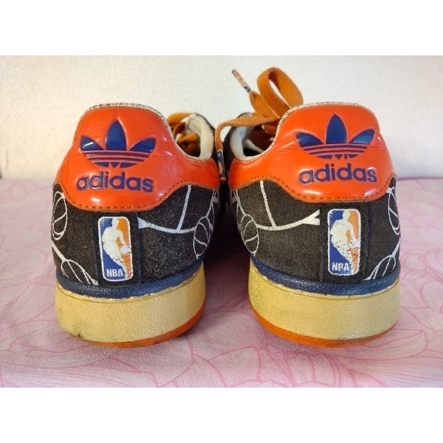 adidas(アディダス)のadidas アディダス ニューヨークニックス スニーカー シューズ 28cm  メンズの靴/シューズ(スニーカー)の商品写真