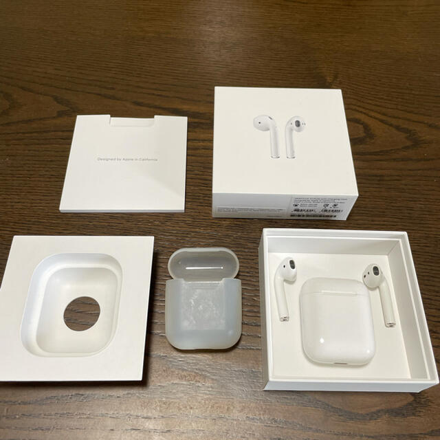 Apple(アップル)のAirPods スマホ/家電/カメラのオーディオ機器(ヘッドフォン/イヤフォン)の商品写真