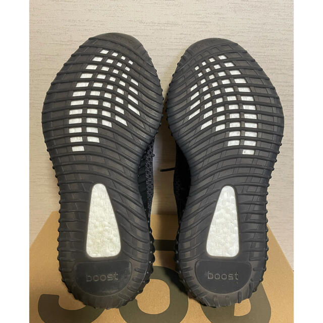 adidas(アディダス)のadidas yeezy boost 350 V2 BLACK 27.0cm メンズの靴/シューズ(スニーカー)の商品写真