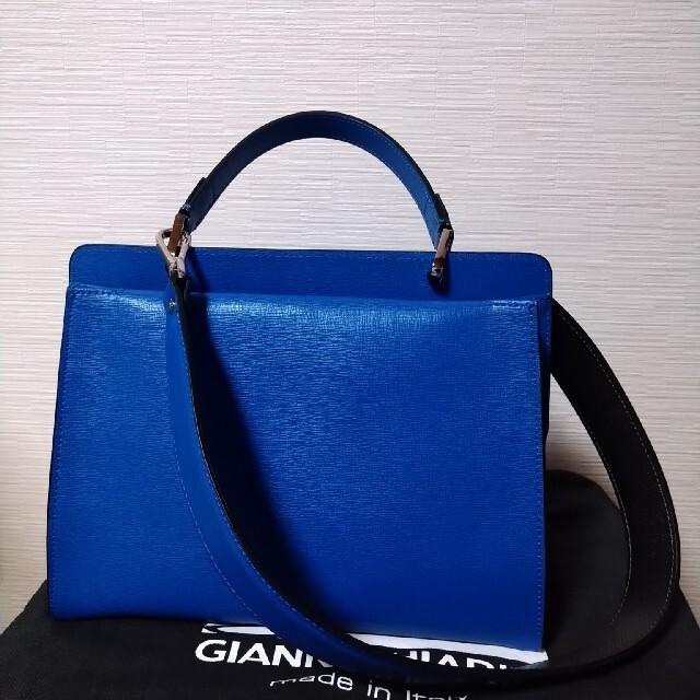 美品　ジャンニキアリーニ レディースのバッグ(ハンドバッグ)の商品写真