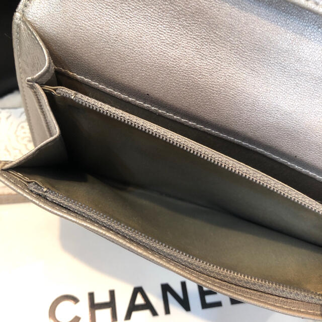 CHANEL(シャネル)の【美品❣️】シャネル　カメリアブラック　ココマーク　長財布　ラムスキン レディースのファッション小物(財布)の商品写真