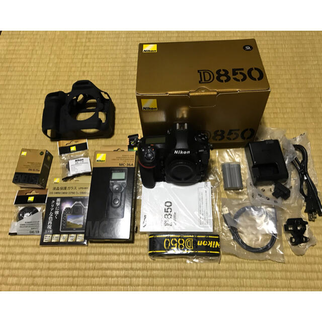 Nikon D850 デジタル一眼レフカメラ 美品 付属品多数 お買い得カメラ