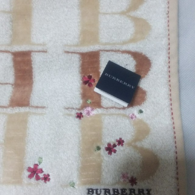 BURBERRY(バーバリー)の新品未使用 バーバリーのタオルハンカチ レディースのファッション小物(ハンカチ)の商品写真