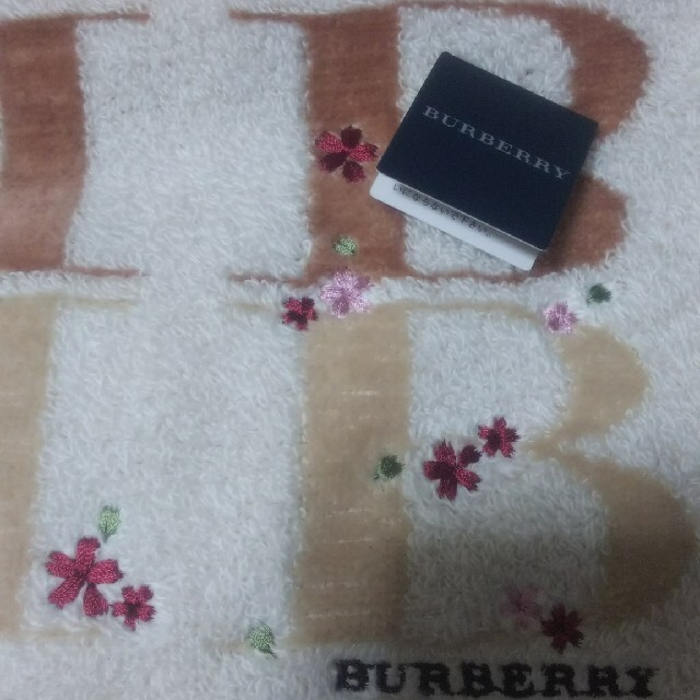 BURBERRY(バーバリー)の新品未使用 バーバリーのタオルハンカチ レディースのファッション小物(ハンカチ)の商品写真