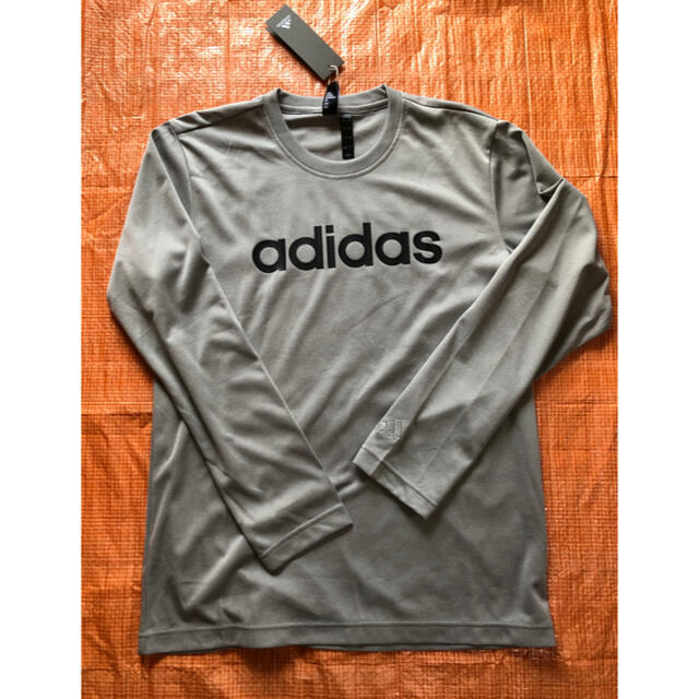 adidas(アディダス)のadidas 長袖Tシャツ O  XL グレー系 未使用 ロンＴ アディダス メンズのトップス(Tシャツ/カットソー(七分/長袖))の商品写真