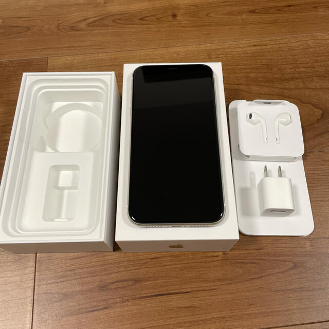 Apple(アップル)の美品　iPhone 11 ホワイト 256 GB SIMフリー スマホ/家電/カメラのスマートフォン/携帯電話(スマートフォン本体)の商品写真