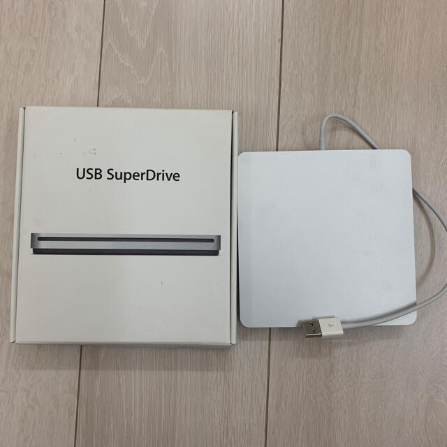 Apple(アップル)のApple USB SuperDrive スマホ/家電/カメラのPC/タブレット(PC周辺機器)の商品写真