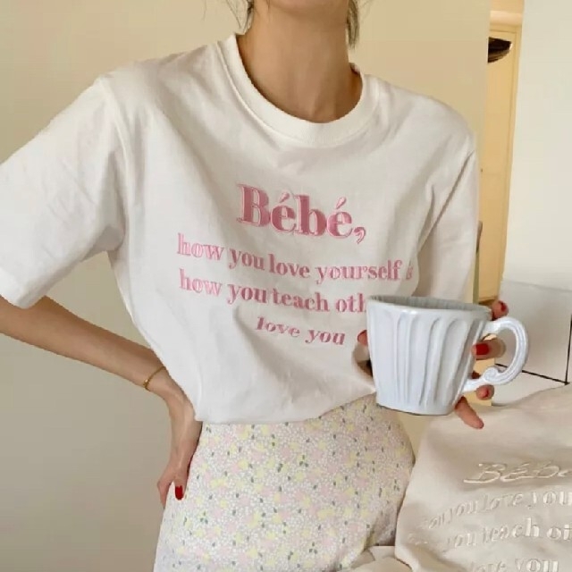 dholic(ディーホリック)の人気商品🌼Bebe刺繍入り ロゴＴシャツ レディースのトップス(Tシャツ(半袖/袖なし))の商品写真