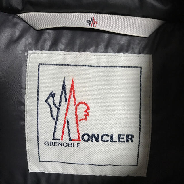 MONCLER(モンクレール)の最終値下げモンクレール　ベスト レディースのジャケット/アウター(ダウンベスト)の商品写真