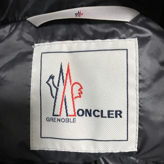 MONCLER(モンクレール)の最終値下げモンクレール　ベスト レディースのジャケット/アウター(ダウンベスト)の商品写真