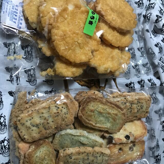 もち吉　アウトレット　太陽の輝き　生姜しょうゆ味　田舎かきもち 食品/飲料/酒の食品(菓子/デザート)の商品写真